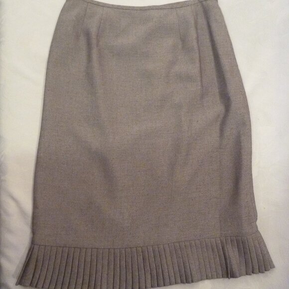 New Le Suit Skirt Set Size 8 Ruffle Pleated Hem Tan Beige Lapel Scarf 3-Piece - Picture 4 of 15